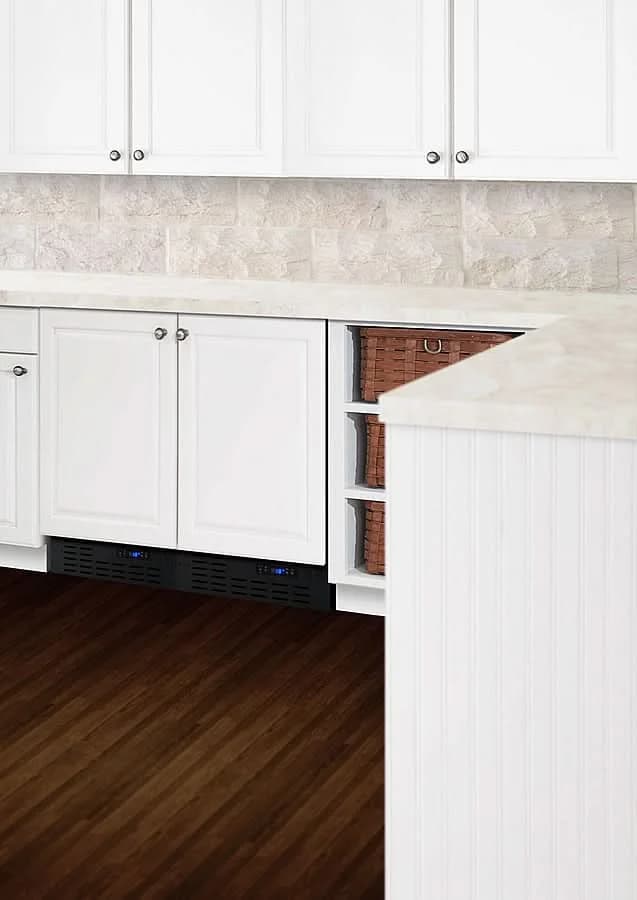 Summit 18 8 lb. Drain-Free Icemaker, ADA Compliant (Panel Not Included) - BIM18IFADA - image 6
