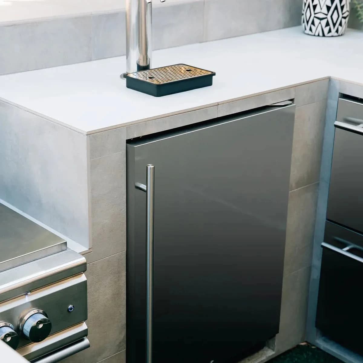 Summerset 6.6C Deluxe Outdoor Rated Double Tap Kegerator - Completed - RFR-24DK2 - image 3